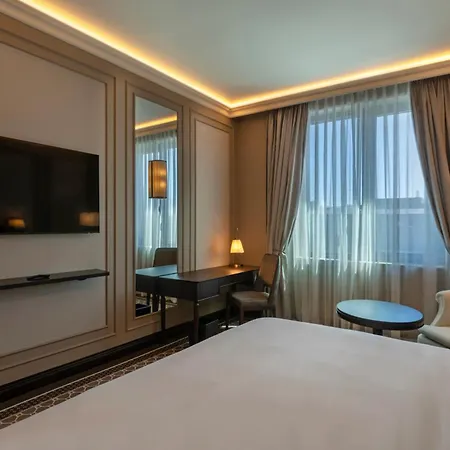 Goldeneye & Casino Hotel 5*