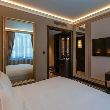 Goldeneye & Casino Hotel 5*