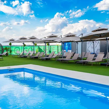 Goldeneye & Casino 酒店