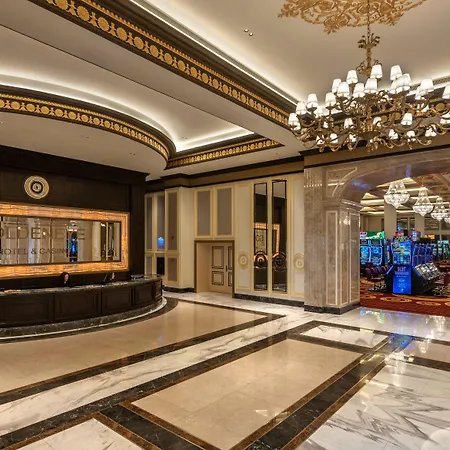 Hotel Goldeneye & Casino 5*