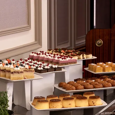 Goldeneye & Casino 酒店