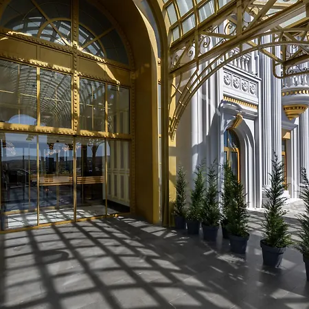 Hotel Goldeneye & Casino 5*