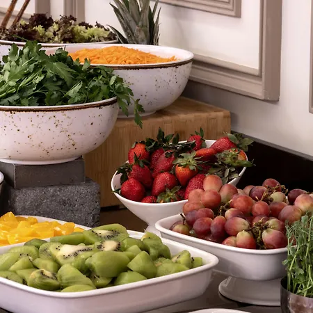 Goldeneye & Casino 酒店