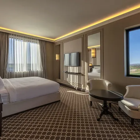 Goldeneye & Casino 5*