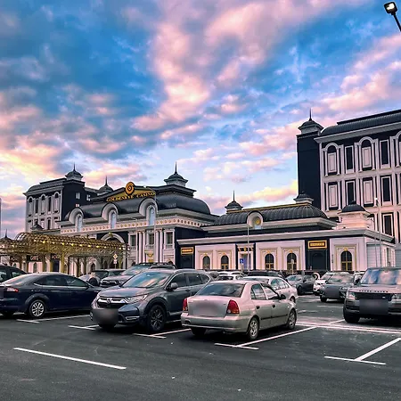 Goldeneye & Casino Hotel