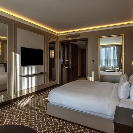 Goldeneye & Casino Hotel